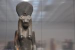antiquités : l'égypte, détails photos de la statue exposée