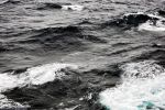 photo noir et blanc, la mer  et les vagues
