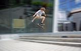 dans la rue : une simple planche et hop !