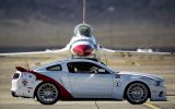 ford-mustang-et-avion