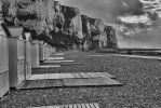 cabines-au-pied-de-la-falaise