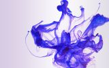melange-bleu-dans-eau